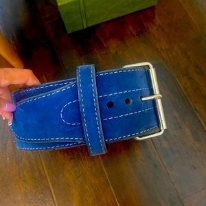 Women’s weightlifting belt like new not even broken in yet.